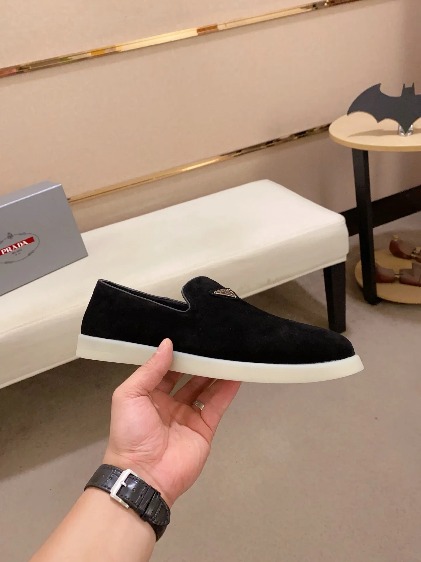 Men's shoes 💰 580💰 ✔️✔️✔️High-quality new PRADA counters are launched at the same time. The new men's shoes and 😘fabrics are selected from high-silk bald cowhide and are made by pure handicrafts. Lining: Full cowhide lining. 👍🏿 High-end ☄️ air-cushion molded anti-slip rubber outsole, exquisite lines, simple and elegant, comfortable and high-end for leisure travel. Code number: 38 to 44 (45 can be customized)